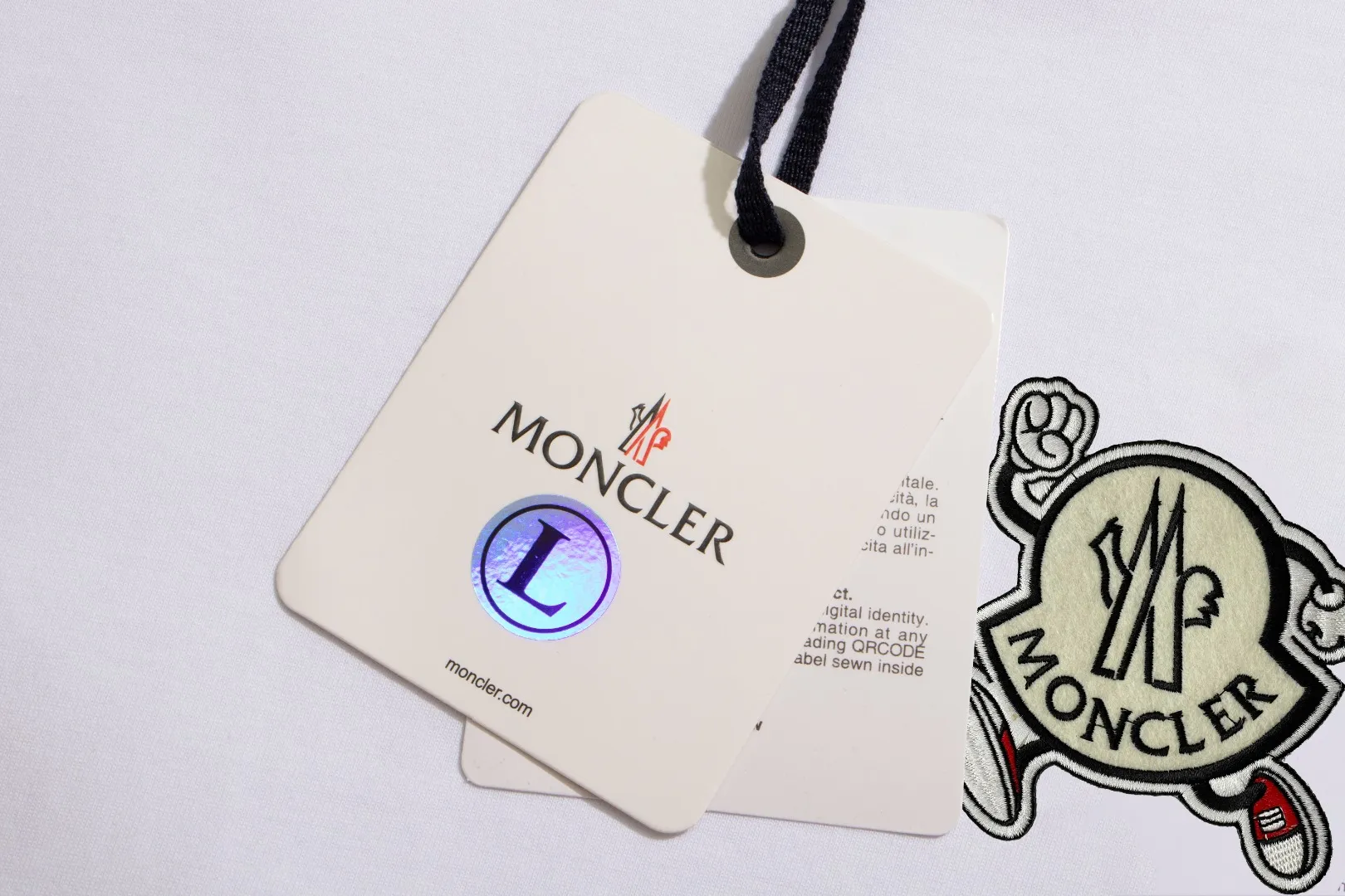 Quality《Moncler~ 》2024New Arrival T , Versatile Quality . ‼ 32 250G ‼ T 🤪 Sizes：S-M-L-XL-2XL ：Black White 、 Same Style